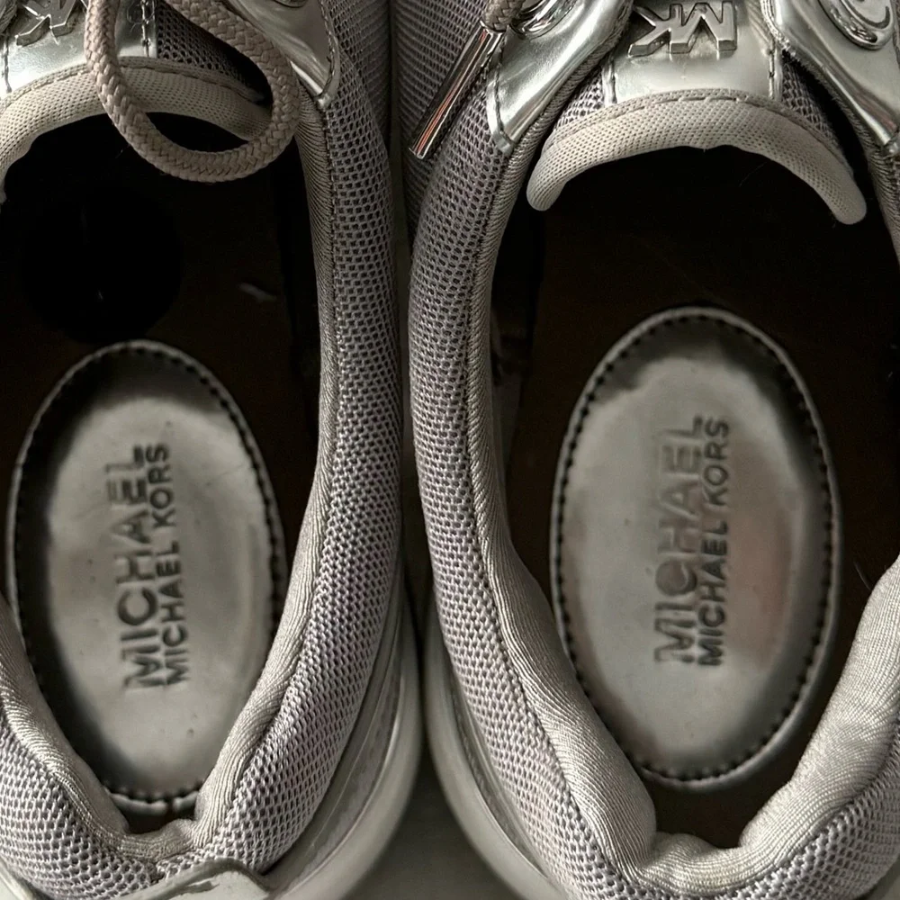 Michael Michael Kors Women's Stylish Gray and Silver Sneakers 8.5M‎